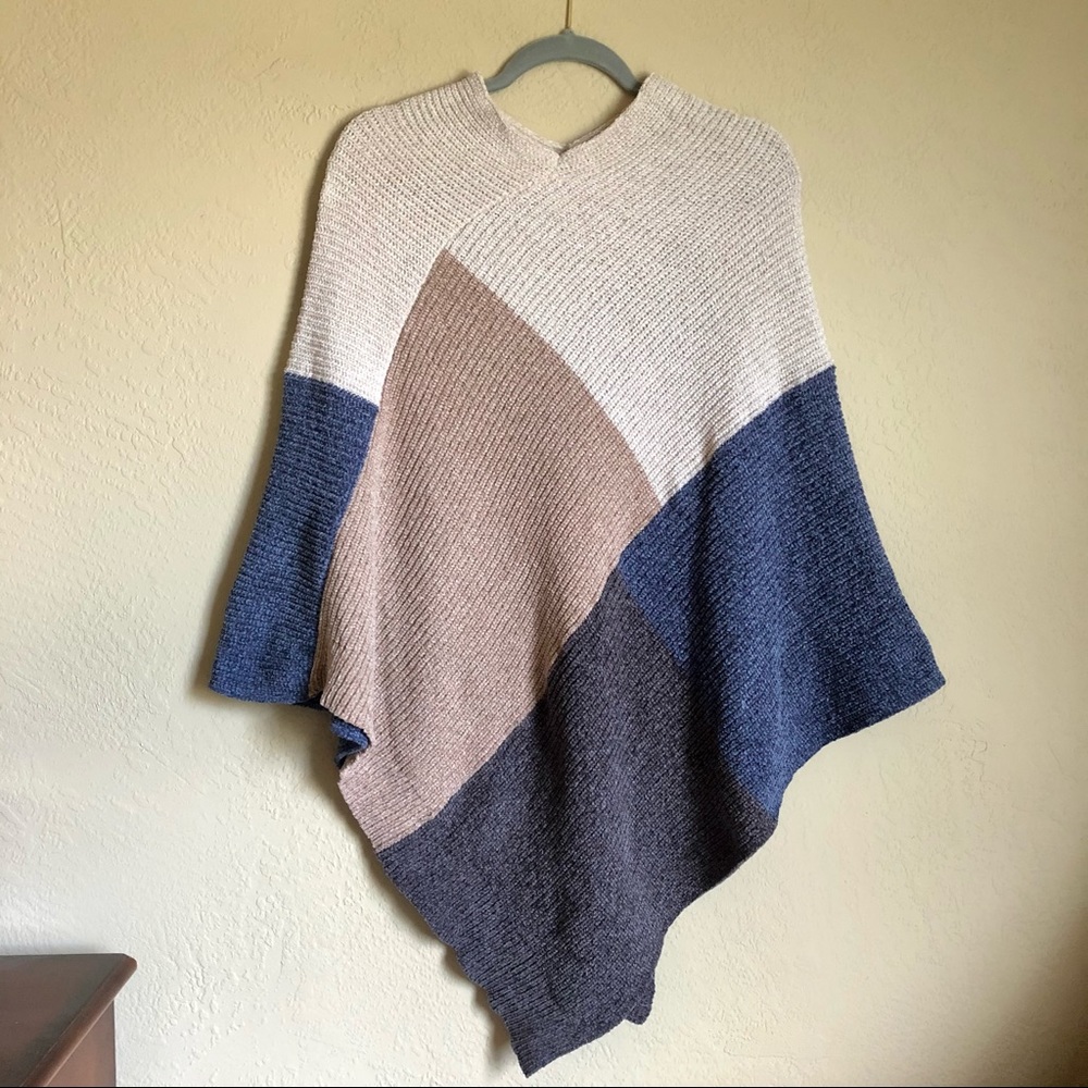 NWOT Boutique Color Block Poncho